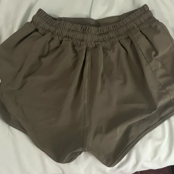 Army green Lululemon Hotty Hot shorts 2.5 NWOT