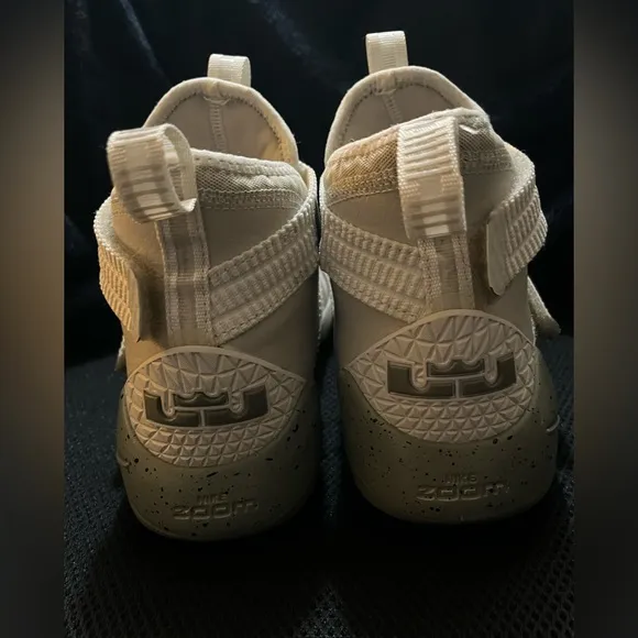 Boys Lebrun James Sneakers