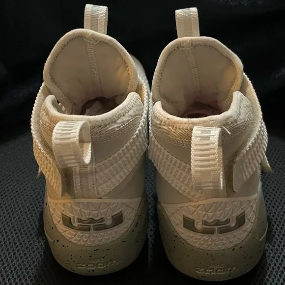 Boys Lebrun James Sneakers