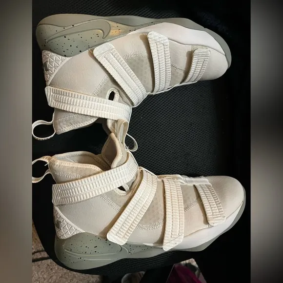 Boys Lebrun James Sneakers