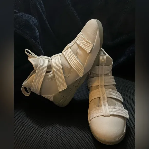 Boys Lebrun James Sneakers