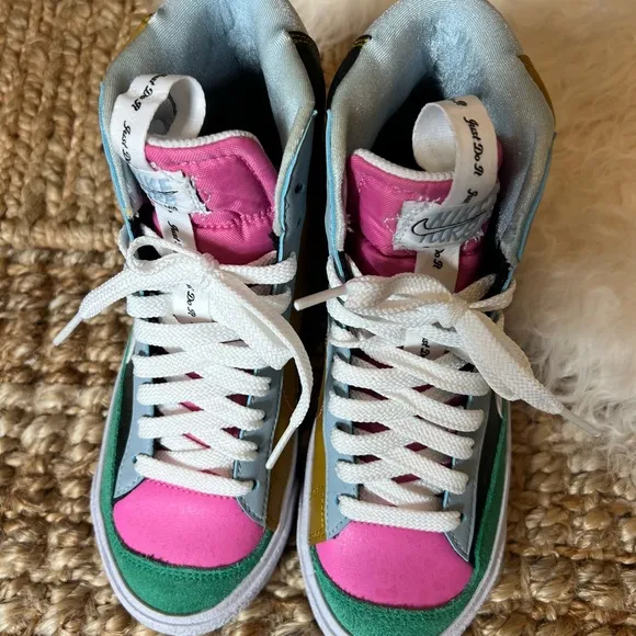 GIRLS/KIDS NIKE BLAZER SNEAKERS SIZE 3.5 NEW NEVER WORN.